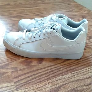 Nike shoes size 10